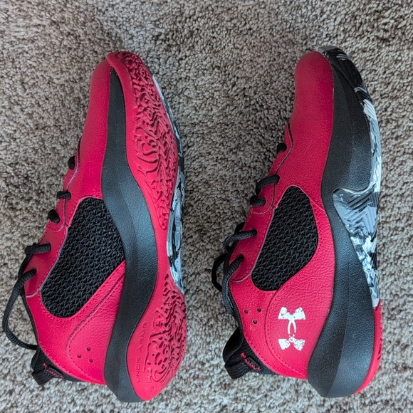 Under Armour Youth Basketball Shoes - Picture 5 of 11